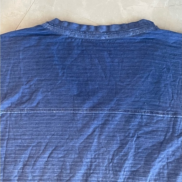 Tommy Bahama Men’s TShirt Size Large Blue Short Sleeve VNeck Raw Edge Details - Picture 2 of 6